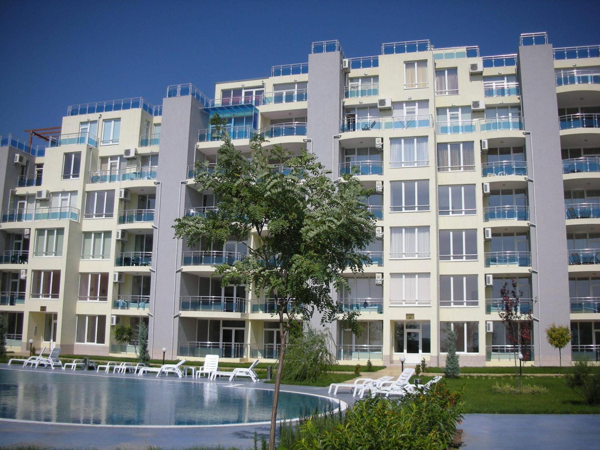 Oasis Suites Apartments And Studios 라브다 외부 사진
