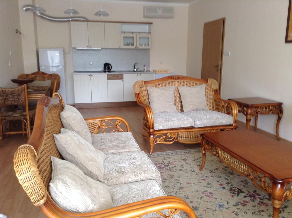 Oasis Suites Apartments And Studios 라브다 외부 사진