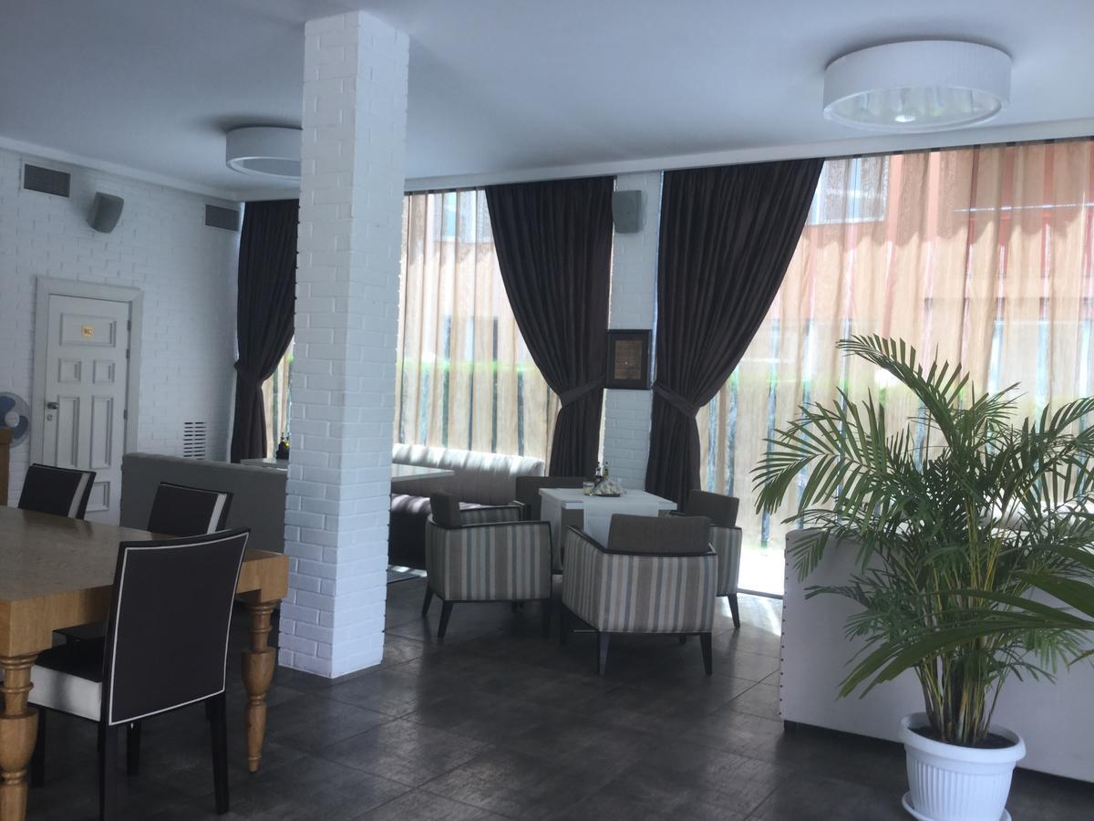 Oasis Suites Apartments And Studios 라브다 외부 사진