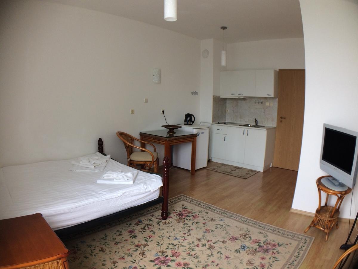 Oasis Suites Apartments And Studios 라브다 외부 사진